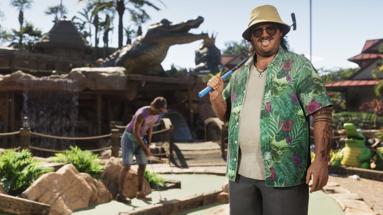 Cal Hampton sur un parcours de mini-golf.